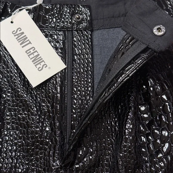 SAINT GENIES Croc Embossed Shorts - Picture 8 of 14